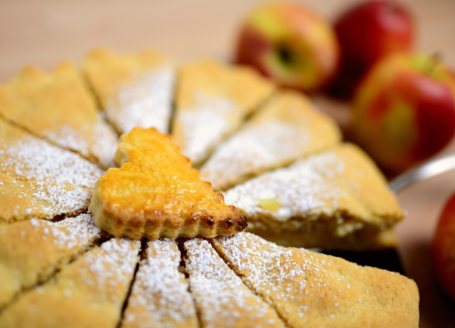 Miris jabuka, cimeta i recept za rustikalan i jednostavan kolač. Isprobajte ga