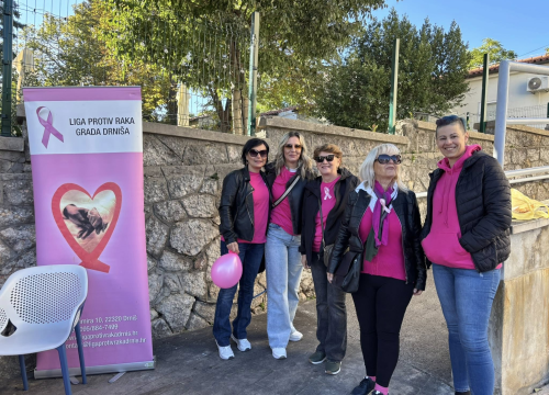 Fotografija 14 - Obilježen Dan ružičaste vrpce u Drnišu