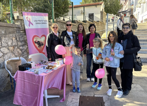 Fotografija 15 - Obilježen Dan ružičaste vrpce u Drnišu