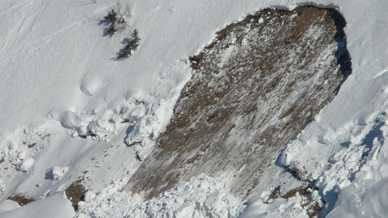 Lavina u Sloveniji. Prema prvim informacijama traga se za tri hrvatska državljanina