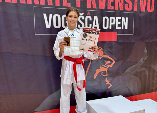 Fotografija 4 - FOTO Karate klub Phoenix iz BiH donio 11 medalja u Murter, pred Prvenstvo Hrvatske