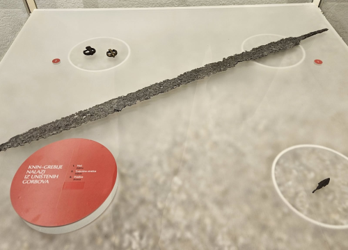 Fotografija 2 - Otvorena izložba 'Et post mortem vita' u kninskom muzeju