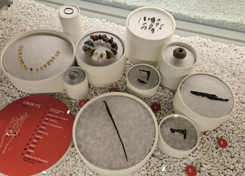 Fotografija 3 - Otvorena izložba 'Et post mortem vita' u kninskom muzeju