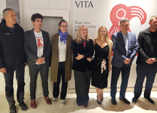 Fotografija 11 - Otvorena izložba 'Et post mortem vita' u kninskom muzeju