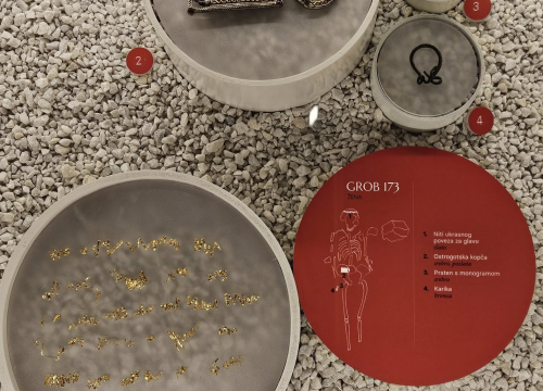 Fotografija 4 - Otvorena izložba 'Et post mortem vita' u kninskom muzeju