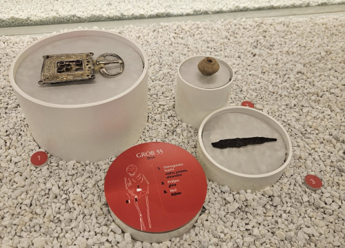 Fotografija 10 - Otvorena izložba 'Et post mortem vita' u kninskom muzeju