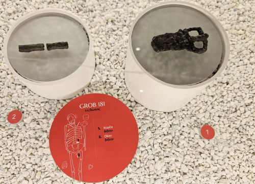 Fotografija 5 - Otvorena izložba 'Et post mortem vita' u kninskom muzeju