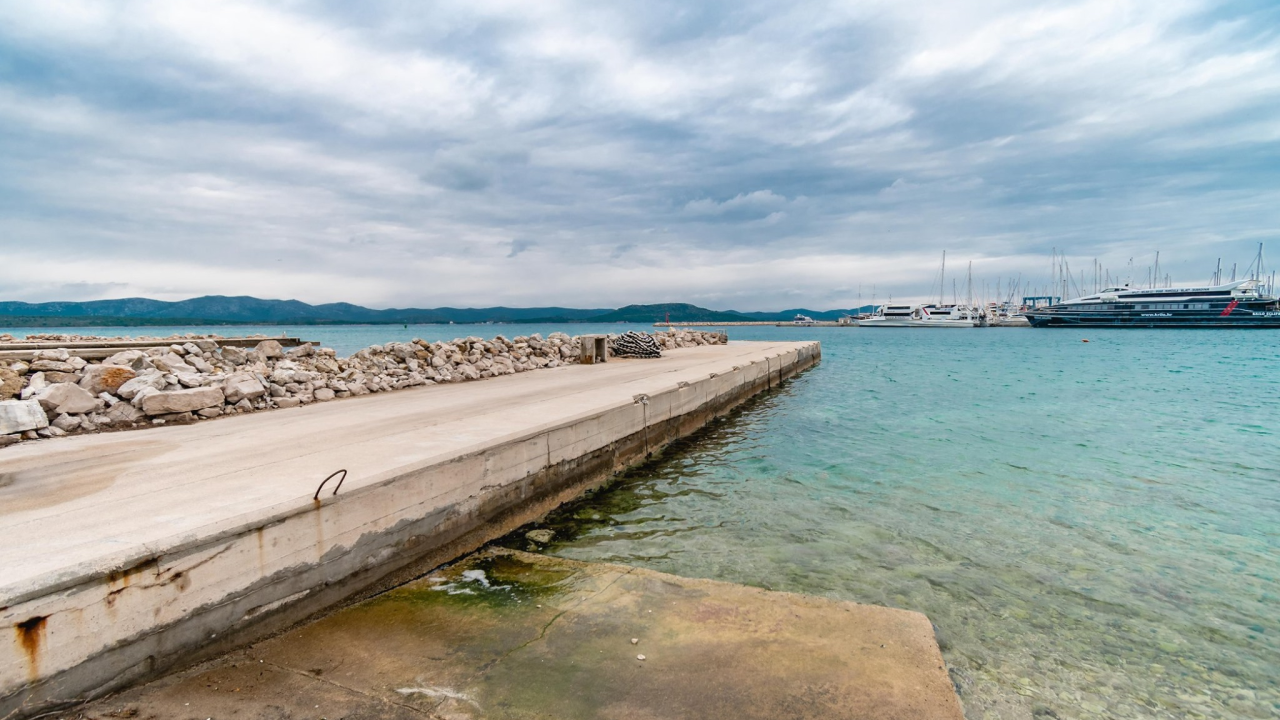 Izgradio kuću i terase u Betini na pomorskom dobru. 60-godišnjaku kaznena prijava