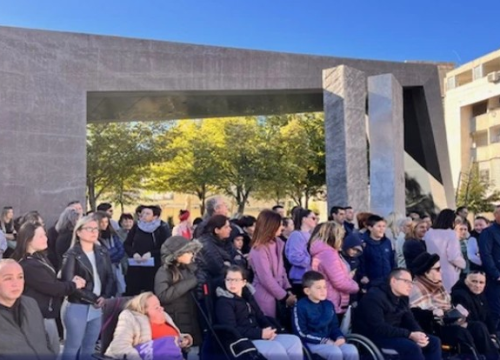 Roditelji iz Knina pokrenuli peticiju protiv ograničavanja broja pomoćnika u nastavi. Podržite ih