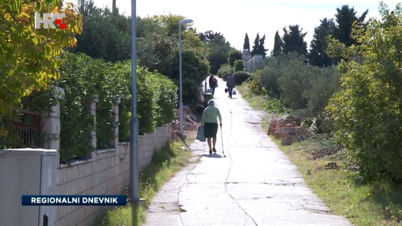 Rekonstrukcija rive u Prvić Luci mještanima donijela probleme: 'Od pješačenja od Šepurina na izmaku sam snage bio i pao'