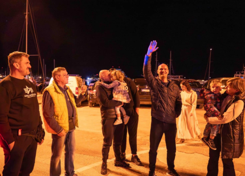 Fotografija 1 - Robert stigao kući nakon uspješnog liječenja: Vodičani ga dočekali bakljadom i gromoglasnim pljeskom