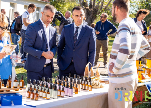 Fotografija 25 - Čuvarice tradicije i stup zajednice: U Pakovom Selu obilježen Svjetski dan seoskih žena