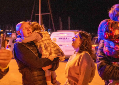 Fotografija 10 - Robert stigao kući nakon uspješnog liječenja: Vodičani ga dočekali bakljadom i gromoglasnim pljeskom