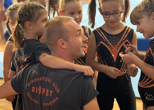 Fotografija 2 - FOTO Gimnastički klub Dišpet ugostio 3. kolo regije Jug, seniorkama ekipno zlato