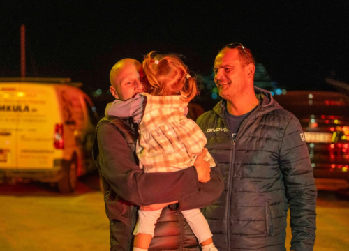 Fotografija 5 - Robert stigao kući nakon uspješnog liječenja: Vodičani ga dočekali bakljadom i gromoglasnim pljeskom