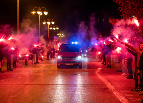 Fotografija 8 - Robert stigao kući nakon uspješnog liječenja: Vodičani ga dočekali bakljadom i gromoglasnim pljeskom