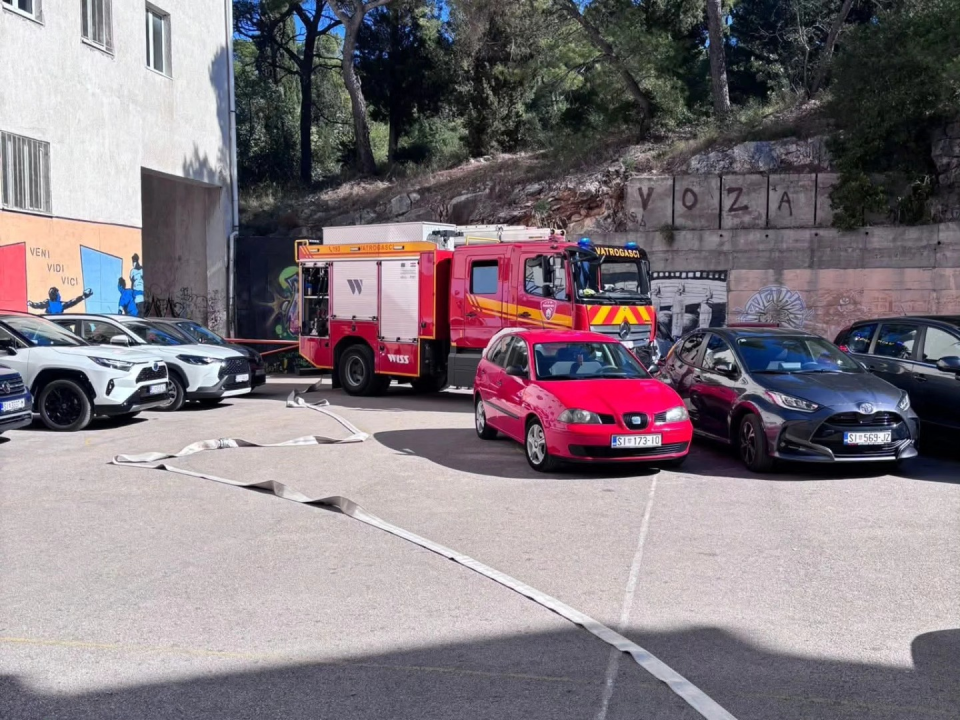 Održana protupožarna vježba u zgradi šibenske Gimnazije