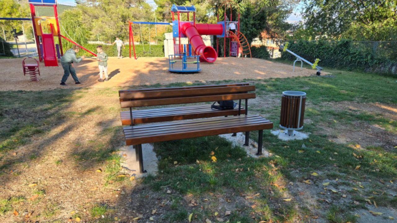 Drniški mališani sada mogu guštati u novouređenom igralištu