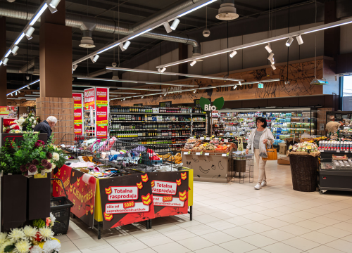 Fotografija 2 - Preuređeni šibenski supermarket donosi širi asortiman i posebne pogodnosti za kupce