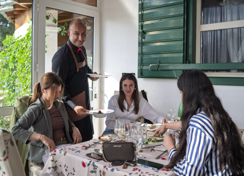 Fotografija 33 - FOTO Petkom se u Konobi Oli uživa u dalmatinskoj spizi, pjesmi i odličnoj atmosferi!