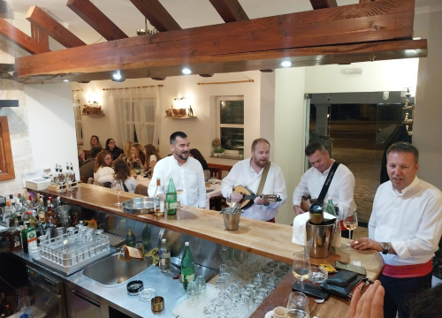 Fotografija 35 - FOTO Petkom se u Konobi Oli uživa u dalmatinskoj spizi, pjesmi i odličnoj atmosferi!