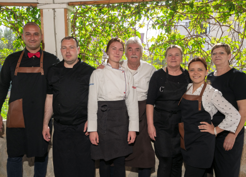 Fotografija 40 - FOTO Petkom se u Konobi Oli uživa u dalmatinskoj spizi, pjesmi i odličnoj atmosferi!