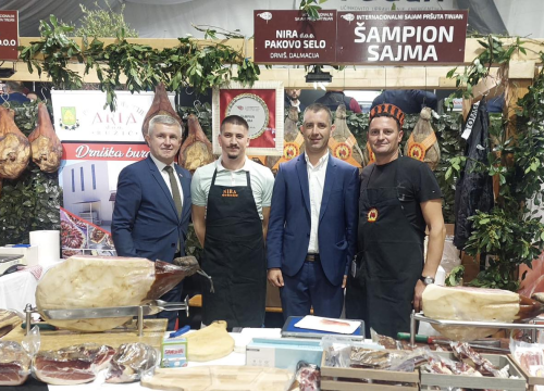 Pršutara iz Pakova Sela u Tinjanu dobila nagradu Šampion sajma