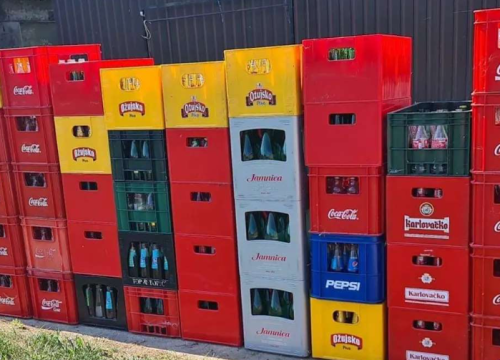 Na meti lopova u Kninu našle su se gajbe s praznim bocama