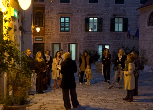 Fotografija 3 - 'Odrasli čitaju naglas': Održana šetnja Šibenikom uz prozu i poeziju