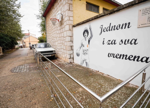 Fotografija 4 - Draženu 61 balon za 61. rođendan: Šibenik obilježio rođendan svog košarkaškog velikana