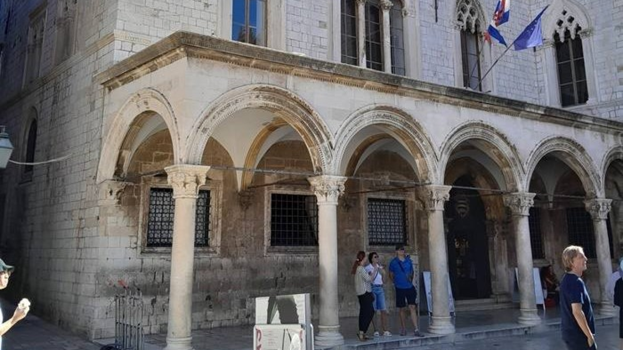 Don Oleg Petrović: 'Često se navodi da je Šibenik imao jednu od prvih javnih škola, ali to je ipak bio Dubrovnik'