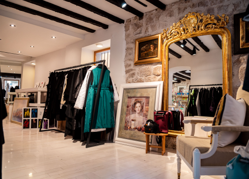 Fotografija 13 - FOTO Modni raj u Šibeniku: Otkrijte ekskluzivne kolekcije hrvatskih dizajnera u Galeriji Juraj Dalmatinac!