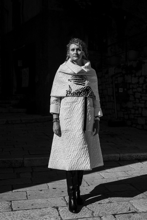 FOTO Modni raj u Šibeniku: Otkrijte ekskluzivne kolekcije hrvatskih dizajnera u Galeriji Juraj Dalmatinac!