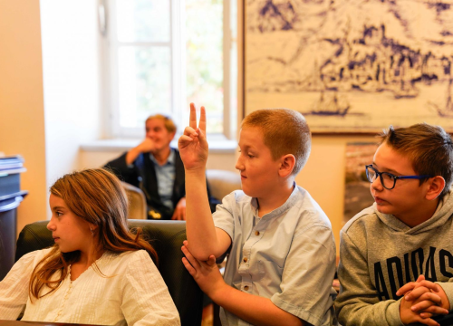 Fotografija 4 - Četvrtaši učiteljice Ivane Guberina posjetili gradonačelnika Burića. Evo što su ga pitali