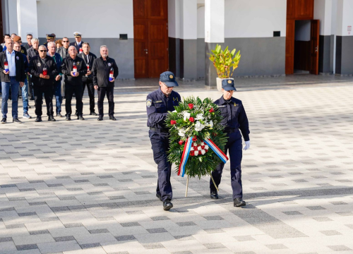 Fotografija 1 - Položeni vijenci na Kvanju