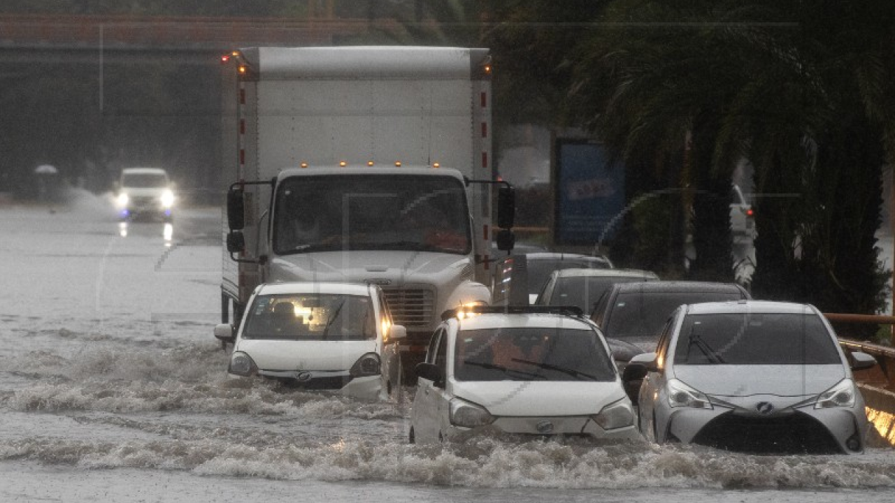 Obilne kiše u New Yorku usmrtile dvije osobe i poremetile letove