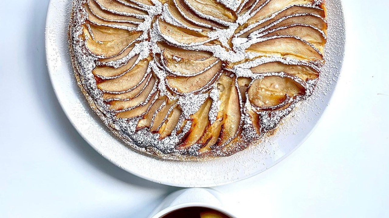 Nježan i profinjen: Francuski kolač s kruškama topi se u ustima