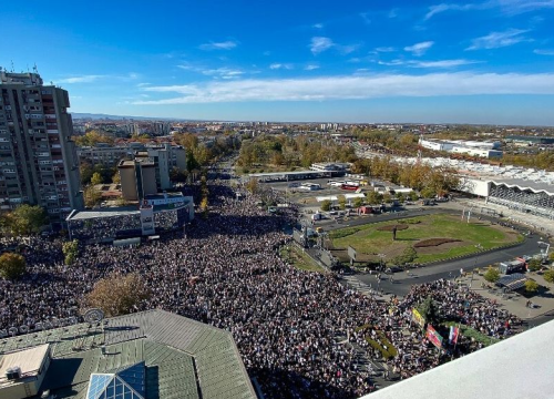 Godišnjica tragedije: Deseci tisuća građana u najvećem mimohodu sjećanja na 16 poginulih na kolodvoru