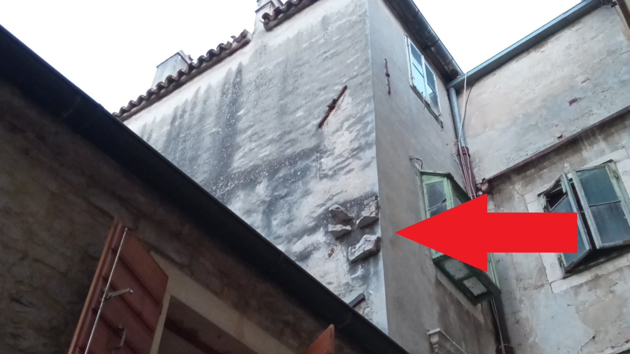 Evo što točno znače kameni ‘zubi’ na fasadama šibenskih starih kuća