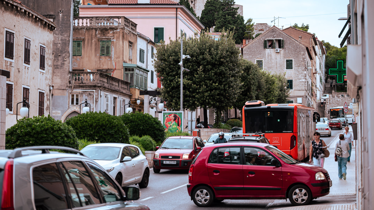 Pojačan promet u središtu Šibenika, živnula i kalelarga