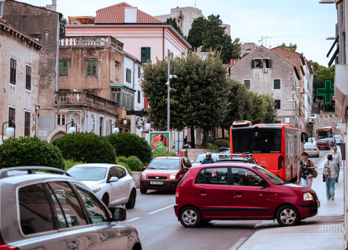 Pojačan promet u središtu Šibenika, živnula i kalelarga